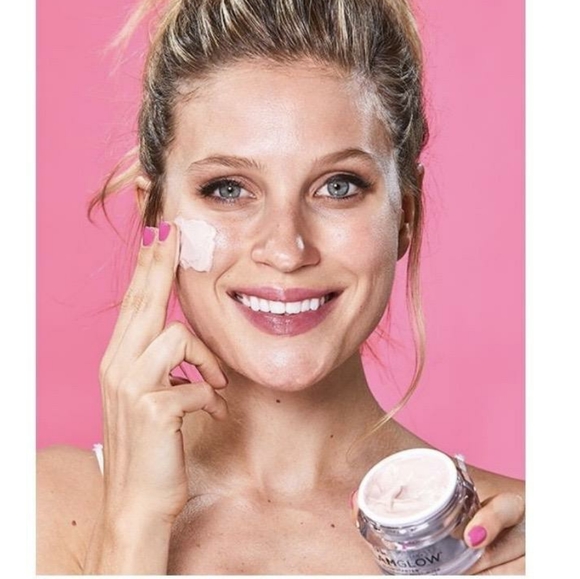 GLAMGLOW Other - GLAMGLOW Illuminating moisturizer